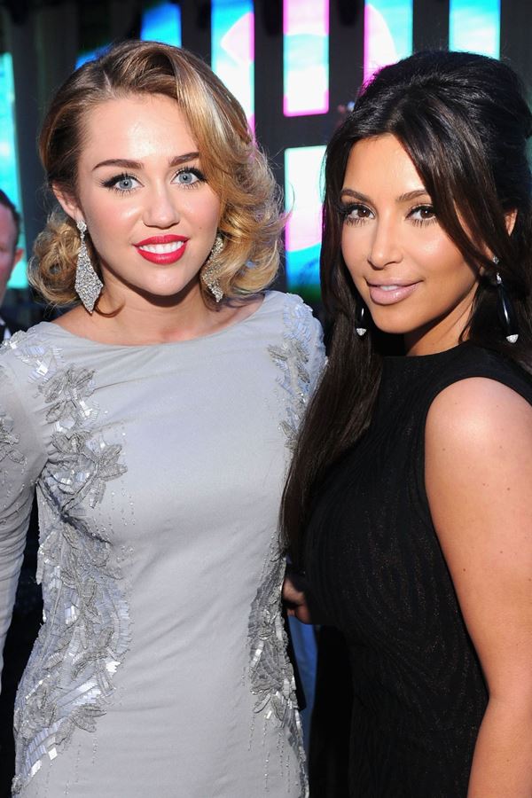 Miley Cyrus e Kim Kardashian de costas voltadas?