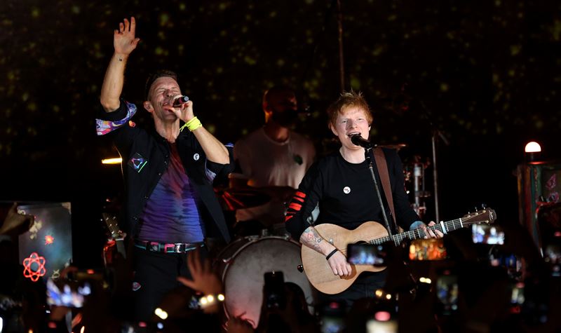 Coldplay e Ed Sheeran juntos, ao vivo e a cores!