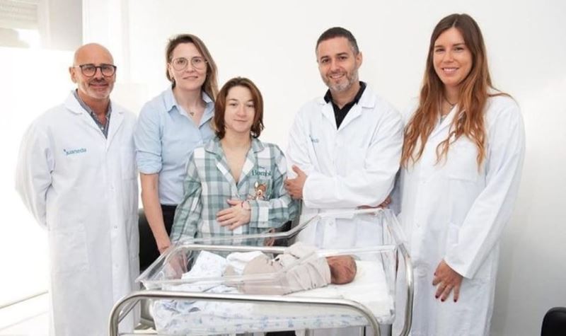 O primeiro bebé da Europa criado por dois úteros