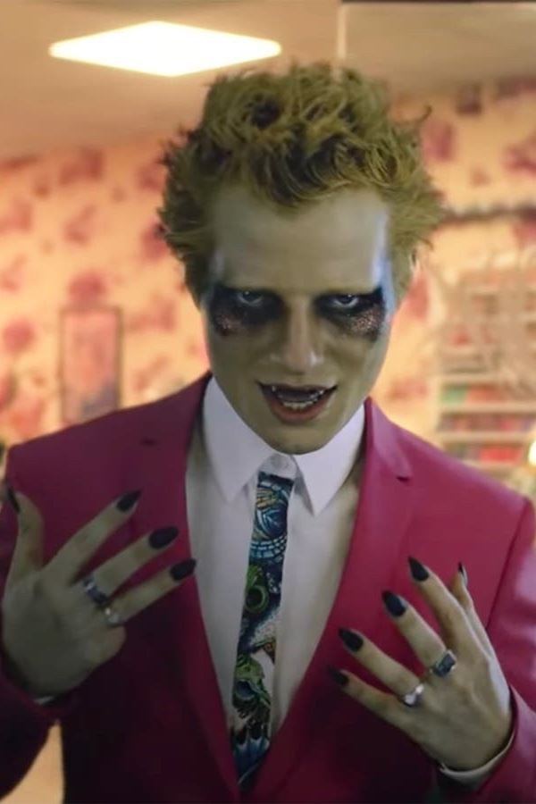 Ed Sheeran é um vampiro e cria o caos