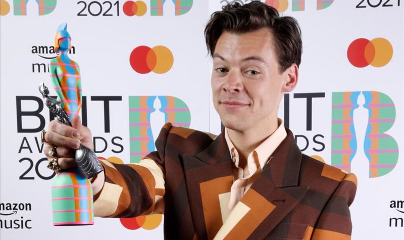 BRIT Awards muda regras de premiação após ver Harry Styles vencedor e R&B  sufocado - Billboard Brasil