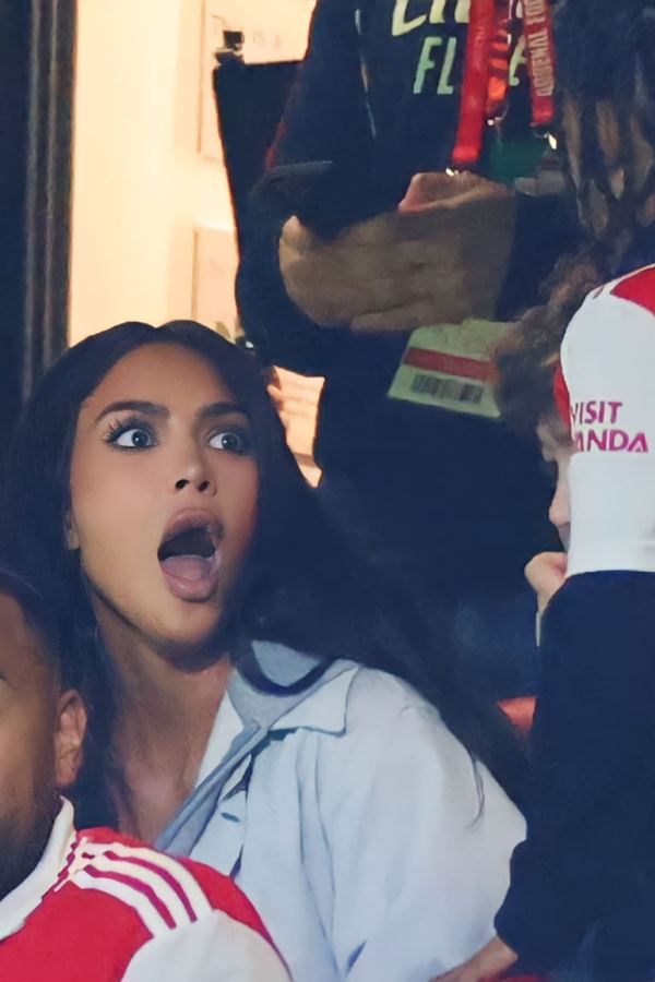 Kim Kardashian assiste a Arsenal-Sporting.