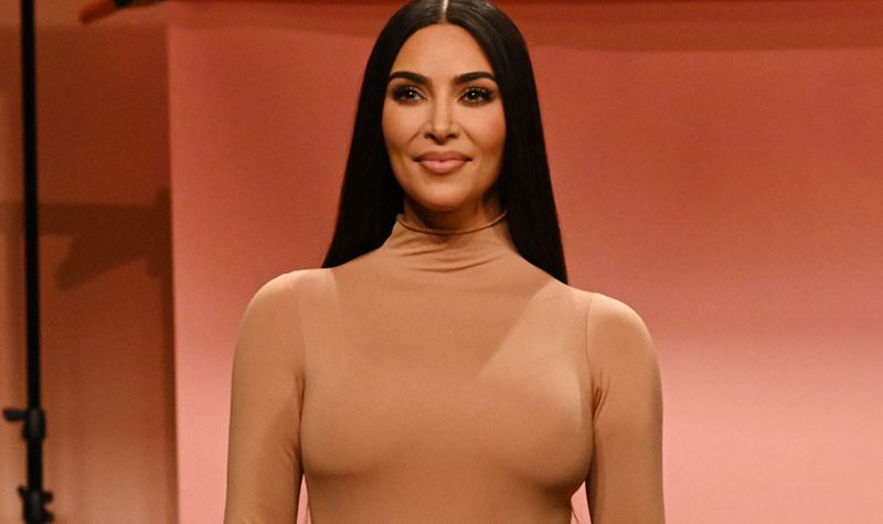 Kim Kardashian anuncia Usher no Super Bowl
