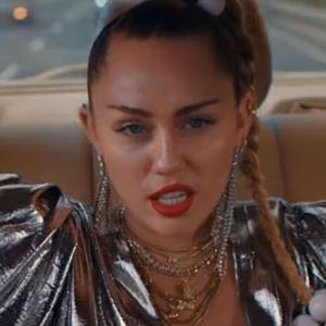 Mark Ronson - Nothing Breaks Like a Heart ft. Miley Cyrus