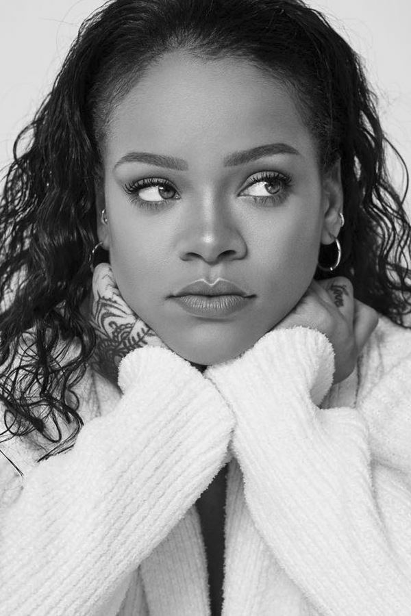 "Estou devastada", diz Rihanna