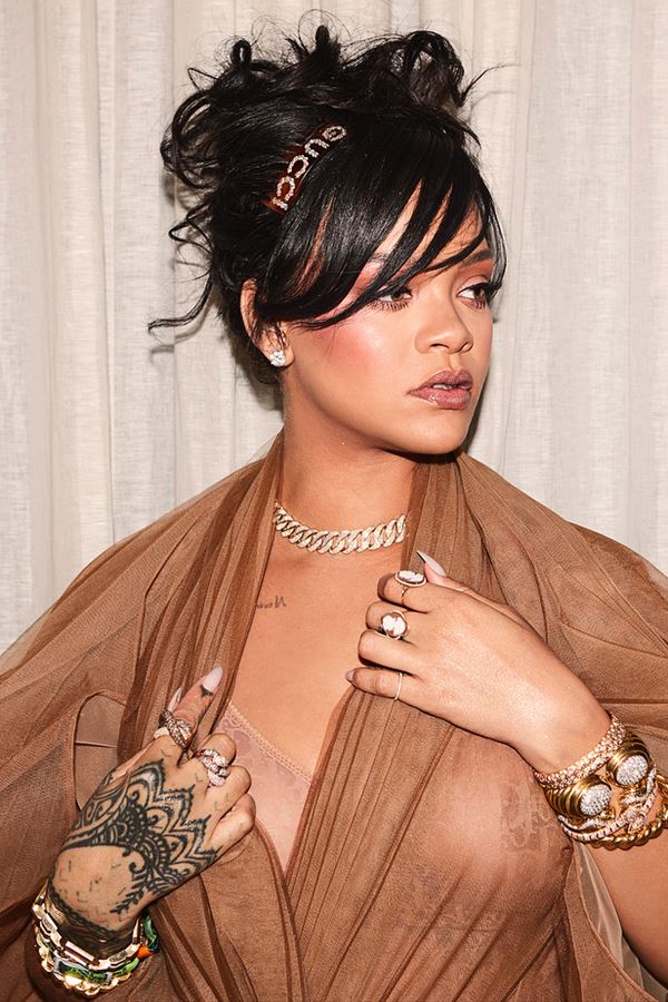 Rihanna é apanhada a limpar restaurante