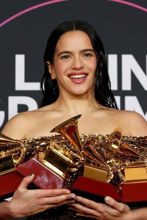 Rosalía e Bad Bunny: os protagonistas dos Latin Grammy Awards 2022!
