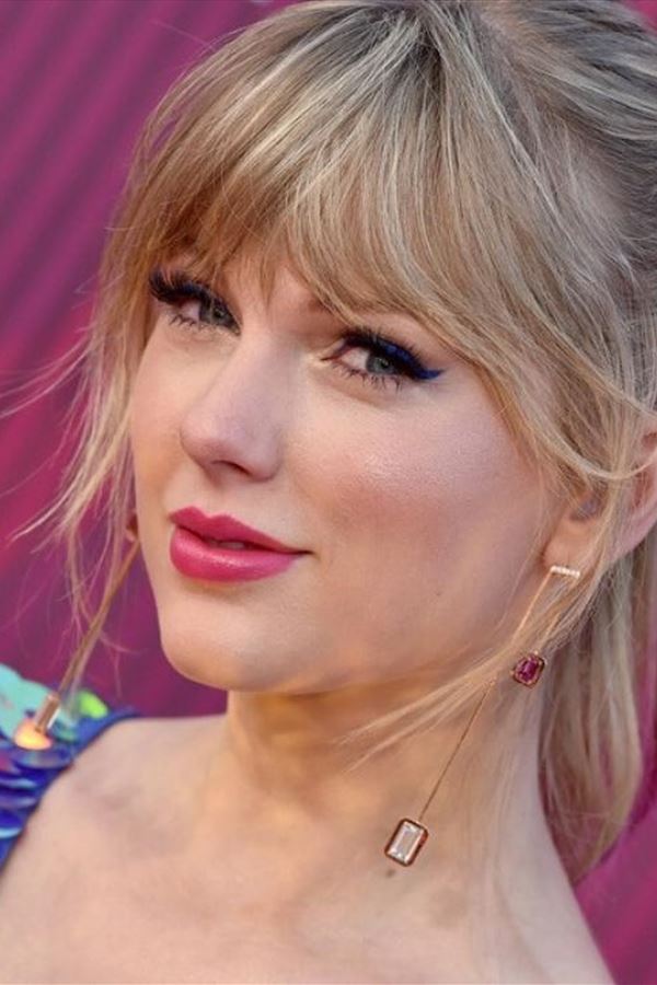 Taylor Swift vende singles como "pãezinhos quentes"!