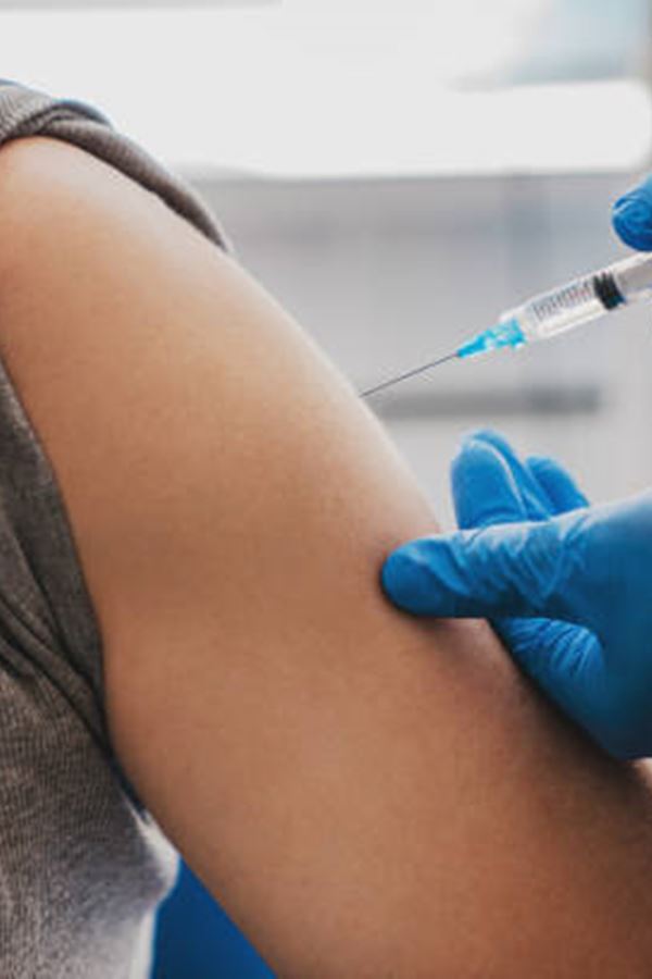 Covid-19: jovens entre os 16 e 17 anos são os próximos a ser vacinados